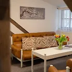 Aura 3*