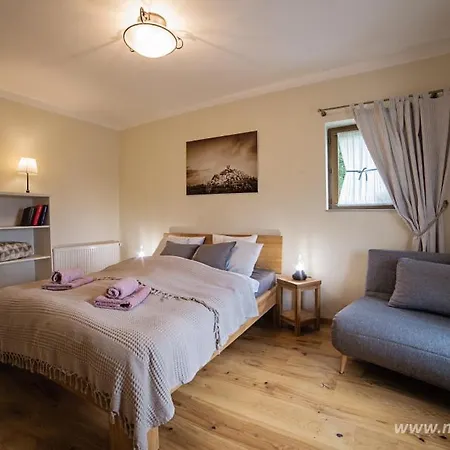 Aura בית הארחה