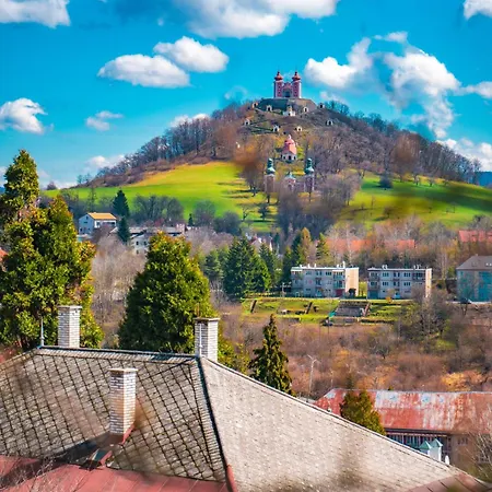 Aura בית הארחה